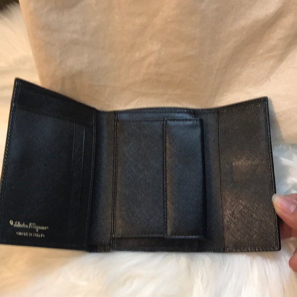 💕Preloved Salvatore Ferragamo Compact Wallet 💝🎁 - Picture 4 of 9